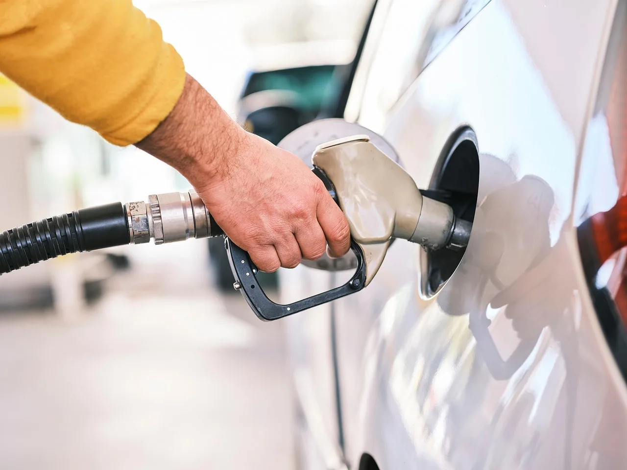 What car uses mid grade fuel?